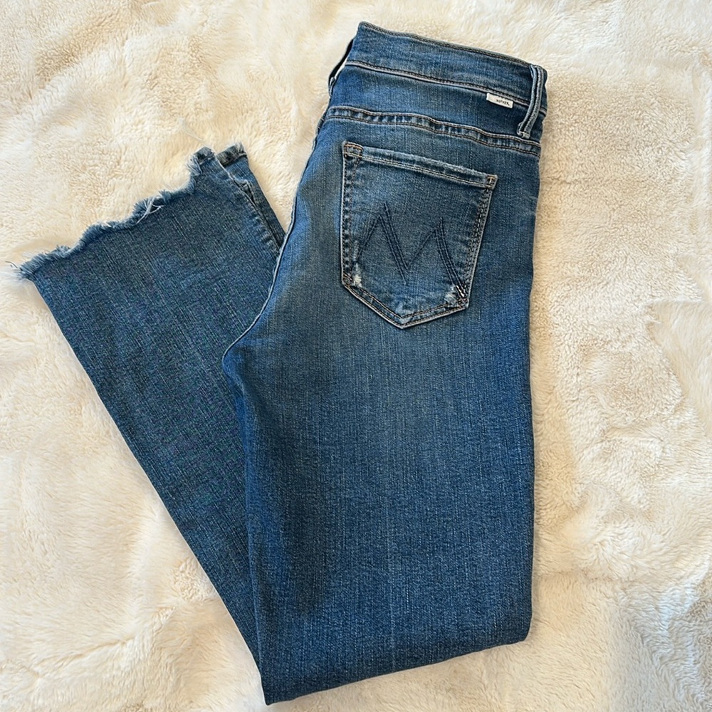 NWOT MOTHER The Insider High Waist Step Chew jeans in “Dancing On Coals”. Sz 28!
